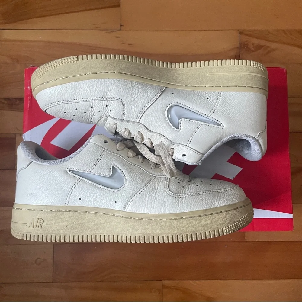 Nike Wmns Air Force 1 '07 LX 'Coconut Milk' Size 6.5W - Picture 2 of 5